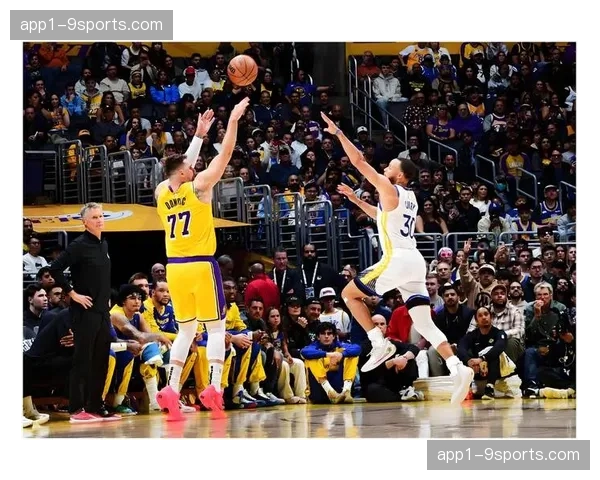 湖人进攻效率暴跌东契奇里夫斯合计贡献全队近半得分